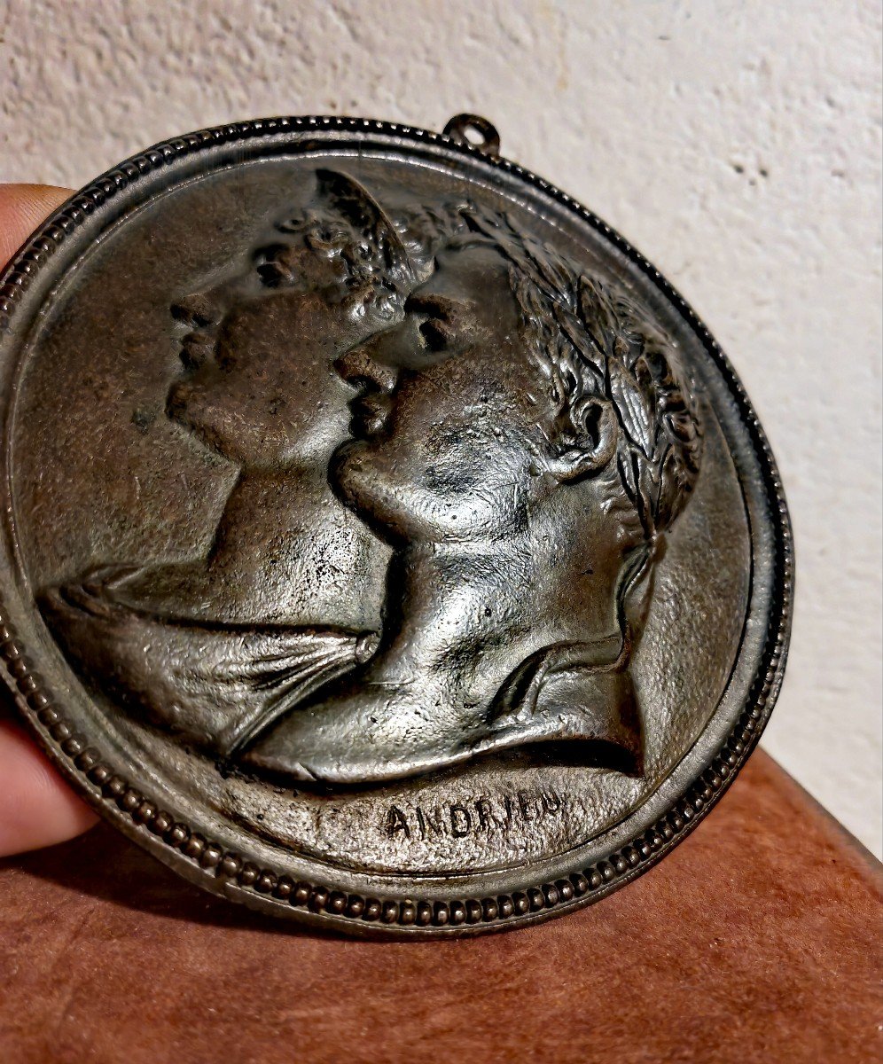 Beautiful Bronze Medal, Profiles Of Napoleon & Marie Louise, Signature Andrieu Circa 1810-photo-3