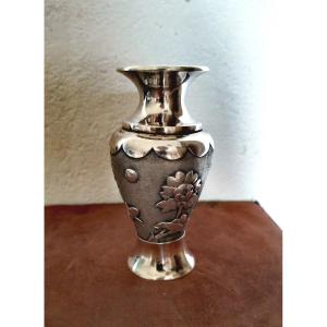 Joli Petit Vase Balustre En Argent, Décor Fleur De Lotus, Poinçon, Chine XIXe 