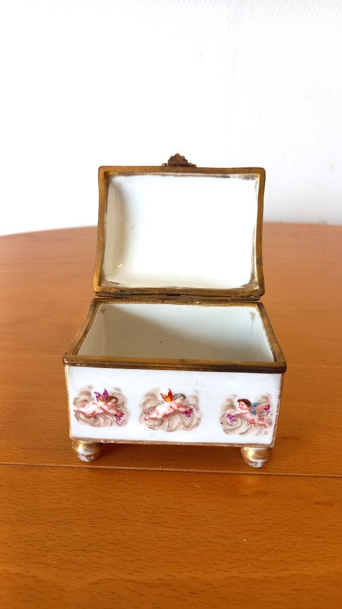 Coffret En Porcelaine: Capodimonte XIXème Siècle.