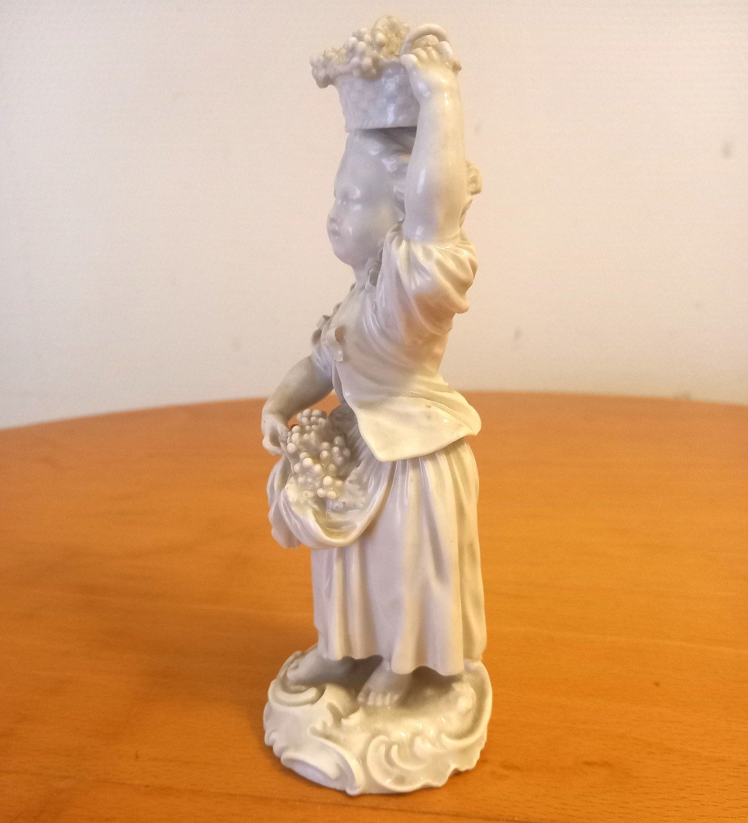 Figurine En Biscuit: Meissen XIXème Siècle.-photo-2