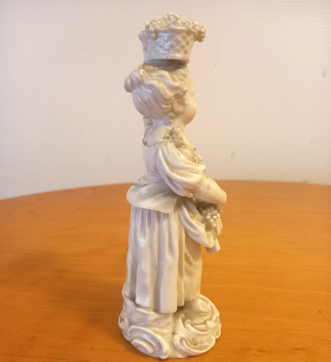 Figurine En Biscuit: Meissen XIXème Siècle.-photo-1