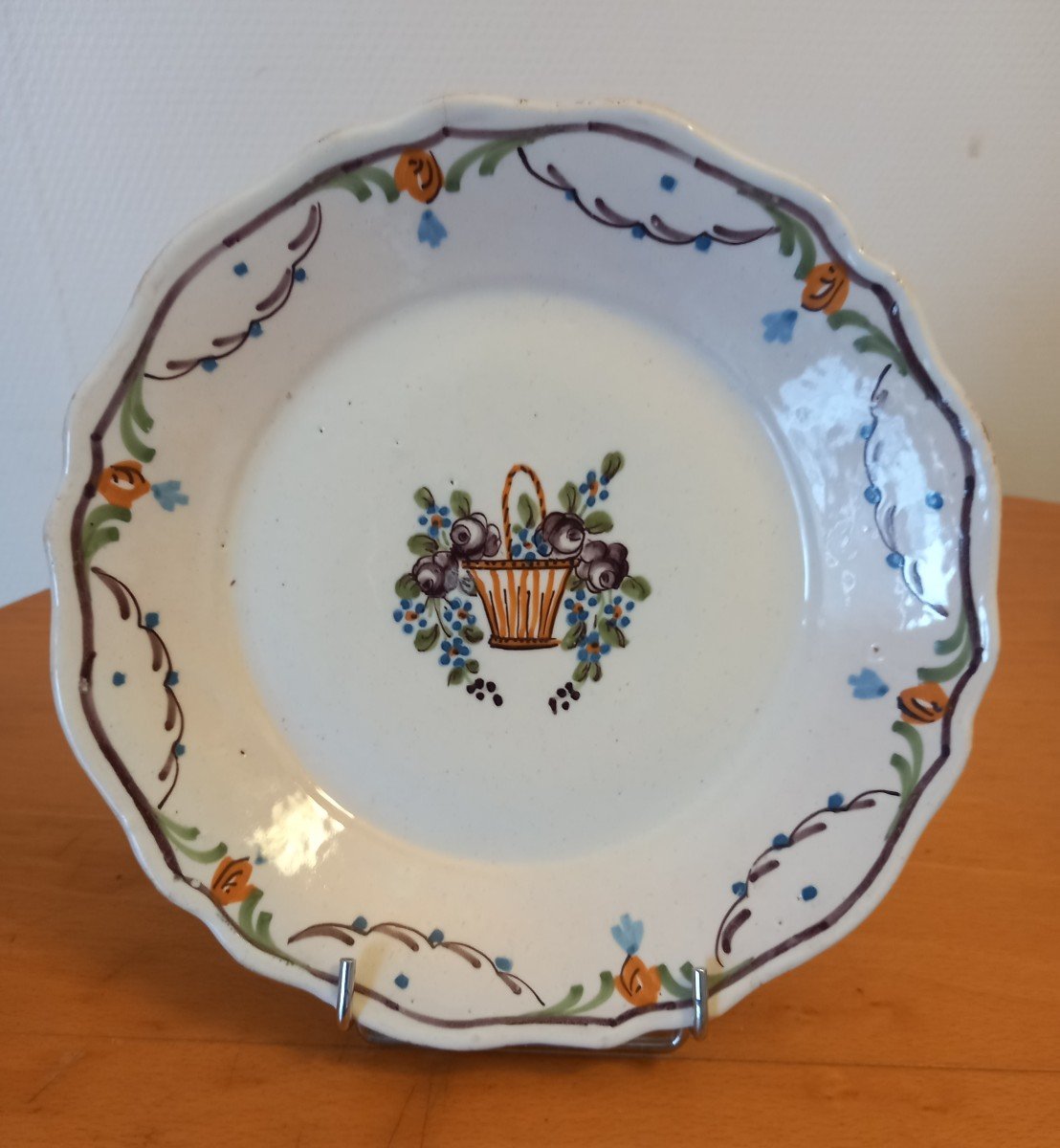 Assiette En Faïence : Nevers XVIIIème Siècle.