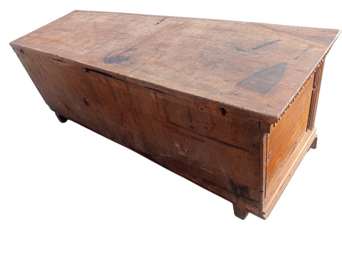 Seventeenth-century Chest-photo-3