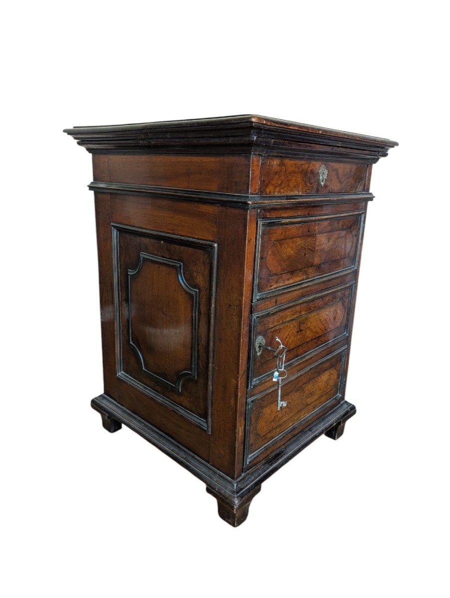 Column Cabinet