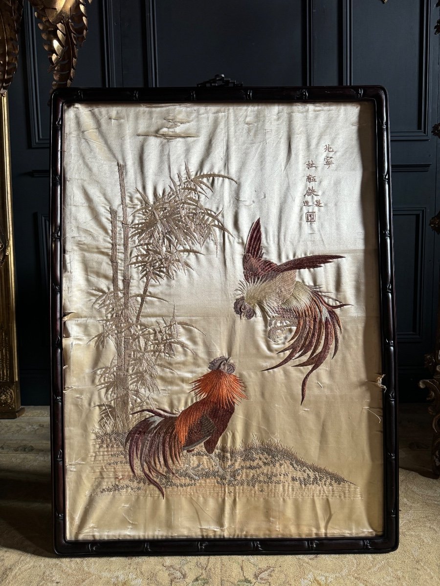 19th Century Chinese Embroidery / Silk Decorated With Roosters In A Bamboo Frame-photo-2