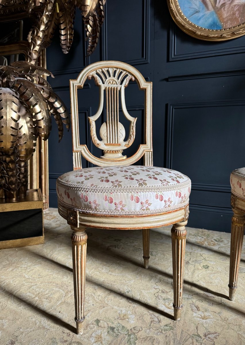 Paire De Chaises à La Lyre D’époque Napoléon III En Bois Peint De Style Louis XVI-photo-1