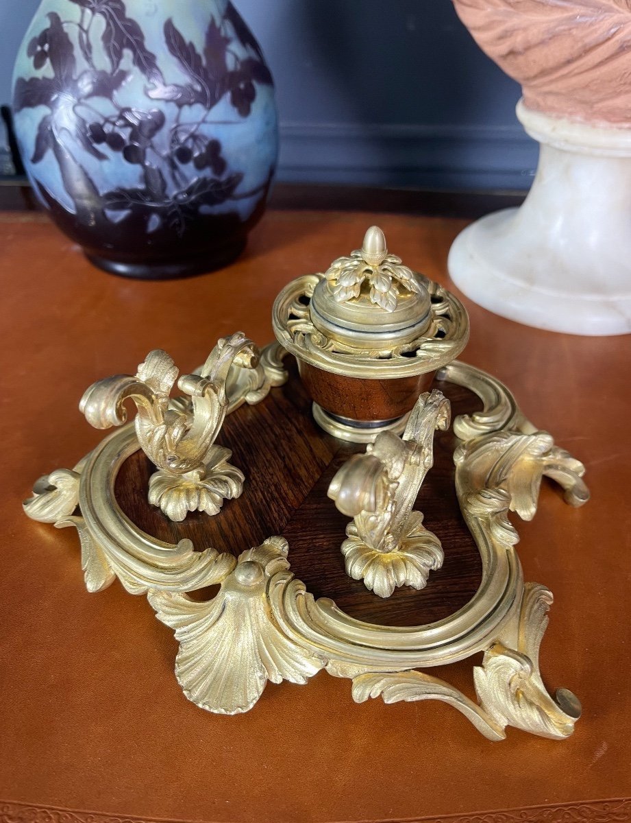 Maison Millet: Louis XV Style Desk Inkwell In Marquetry And Gilt Bronze - 19th Century