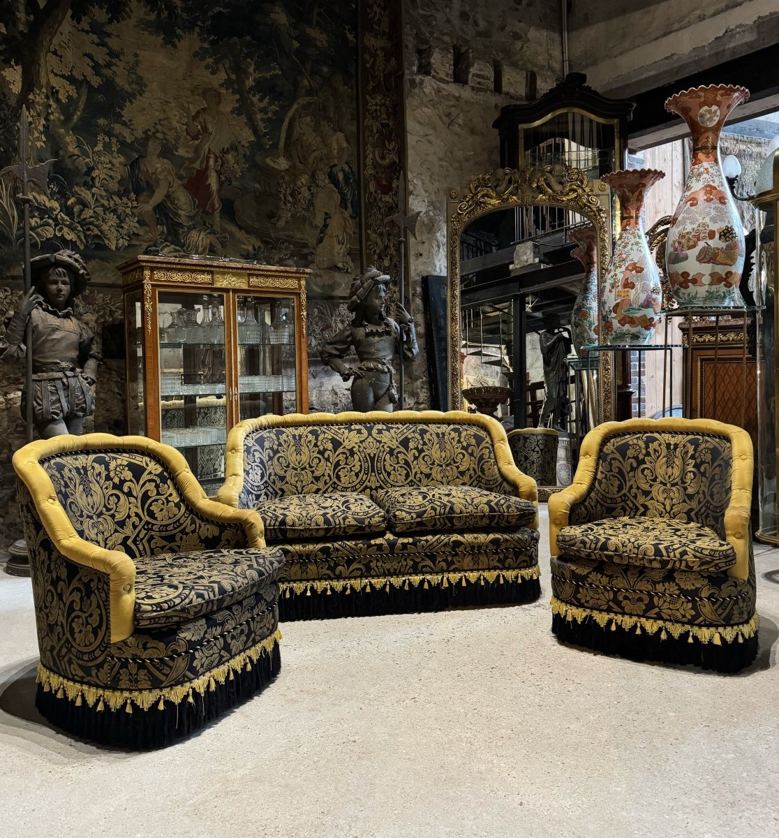 Napoleon III Style Living Room With Floral Decoration - 19th Century 