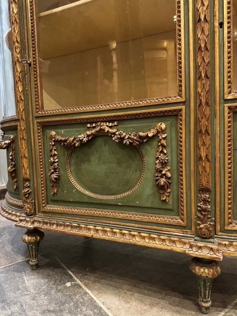 Vitrine Du XIXe En Bois Peint Et Doré De Style Louis XVI-photo-1