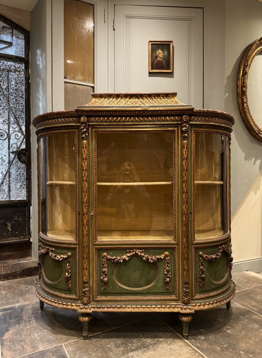 Vitrine Du XIXe En Bois Peint Et Doré De Style Louis XVI