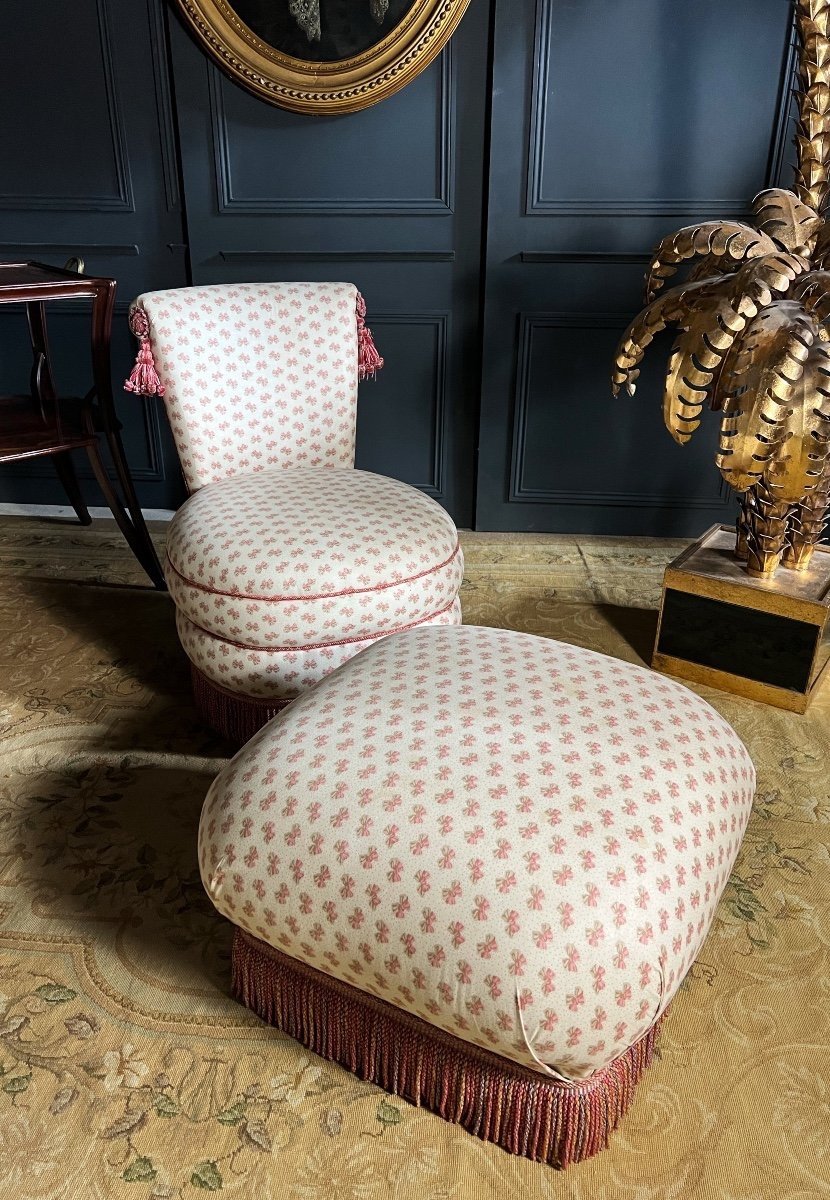 Fauteuil Et Son Pouf De Style Napoléon III à Décor De Noeuds Roses-photo-3