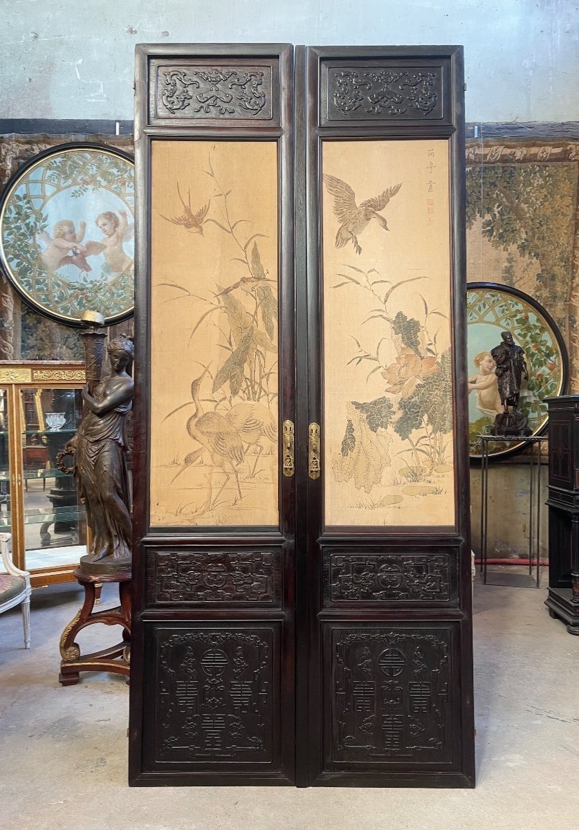 Pair Of 19th Century Chinese Doors Decorated With Two Pairs Of Silk Paintings