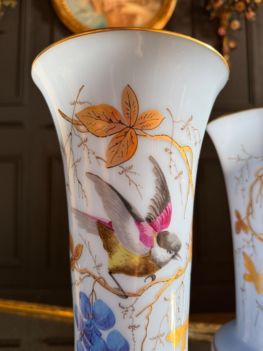 Paire De Vases D’époque Napoléon III En Opaline Bleu à Décor D’oiseaux -photo-1