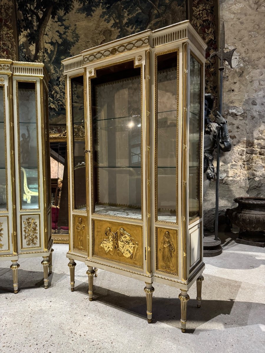 Paire De Vitrines Fin Du XIXe Siècle En Bois Peint Et Doré De Style Louis XVI-photo-3