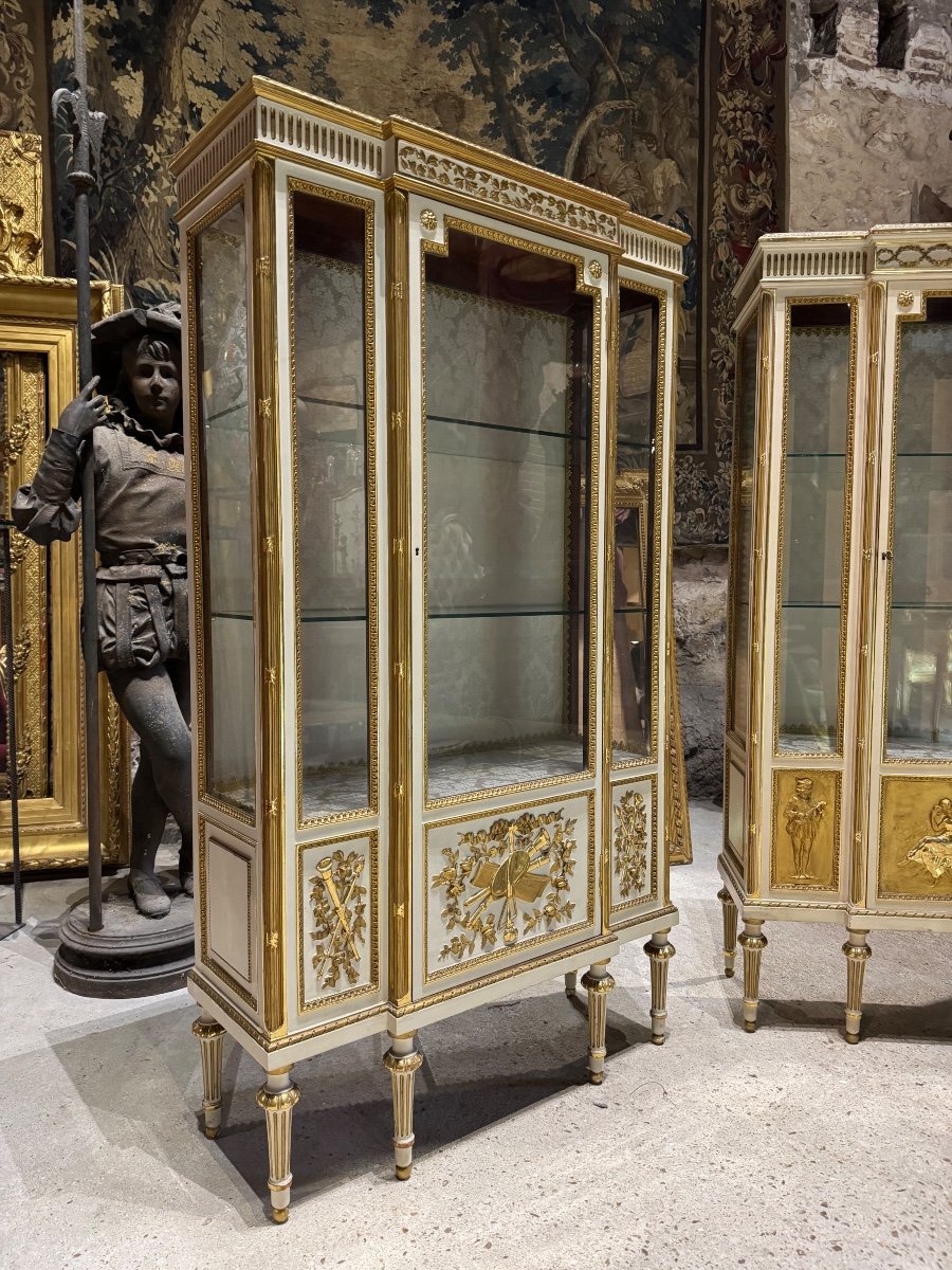 Paire De Vitrines Fin Du XIXe Siècle En Bois Peint Et Doré De Style Louis XVI-photo-2