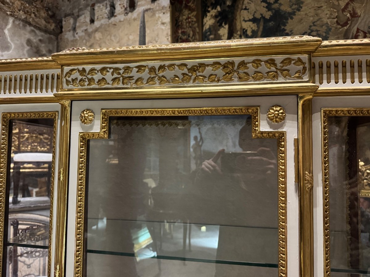 Paire De Vitrines Fin Du XIXe Siècle En Bois Peint Et Doré De Style Louis XVI-photo-6