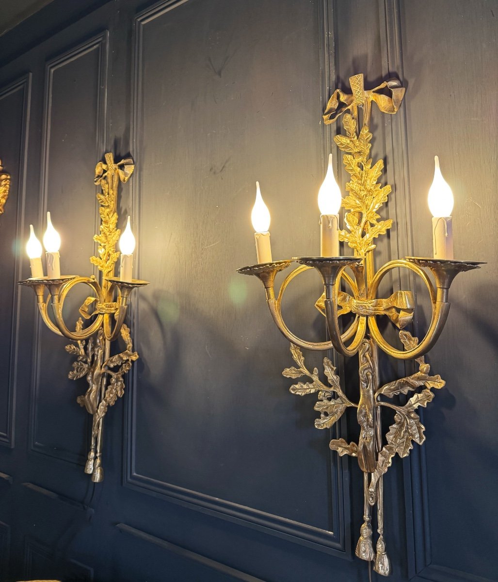 Pair Of Louis XVI Style Gilt Bronze Wall Lights With Hunting Horn Decor -photo-2