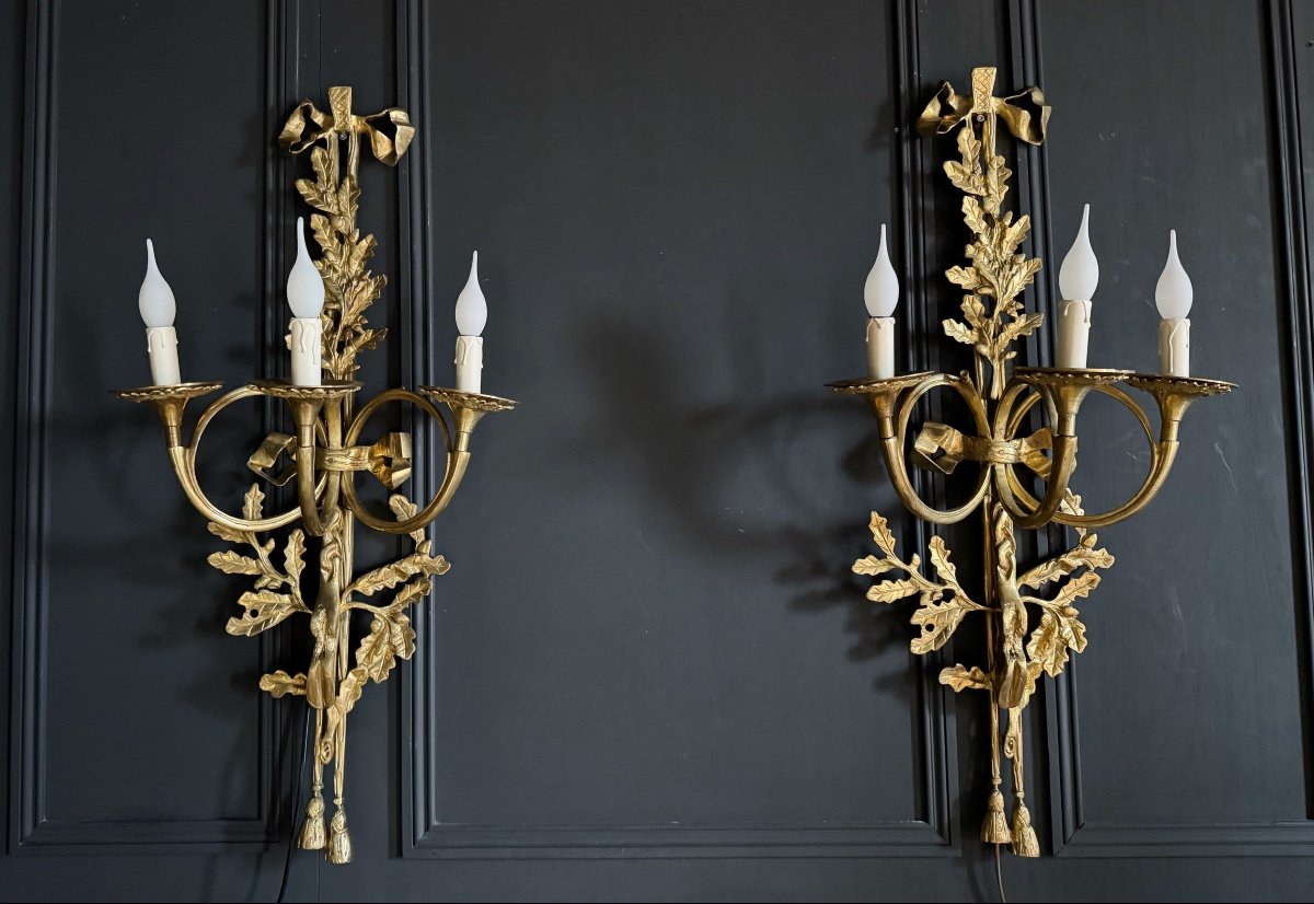 Pair Of Louis XVI Style Gilt Bronze Wall Lights With Hunting Horn Decor -photo-3