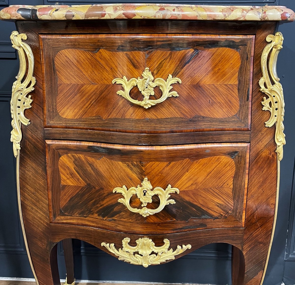 Maison Millet : Commode Sauteuse d'époque Napoléon III En Marqueterie De Style Louis XV-photo-5