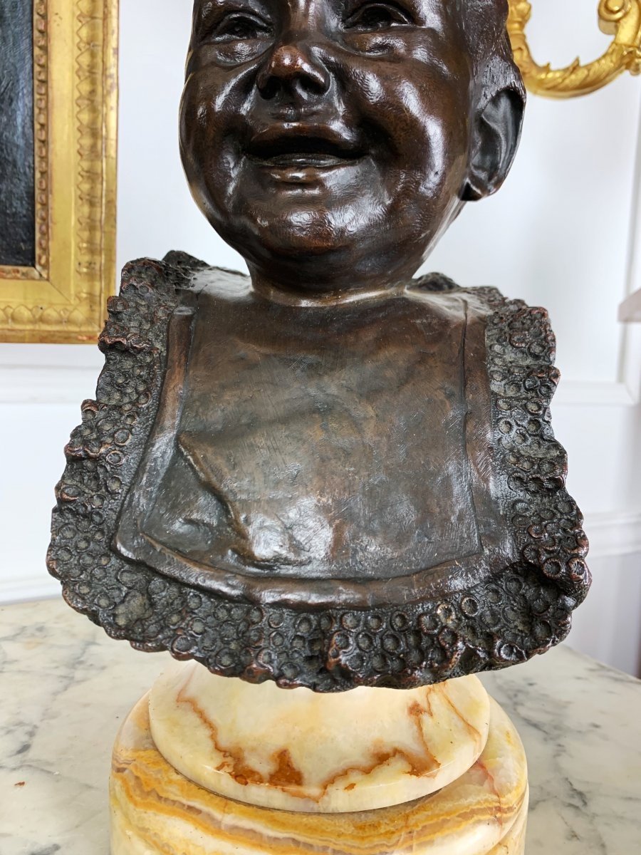 Buste En Bronze Du XIXe Représentant Un Enfant Rieur sur un socle en Marbre-photo-1