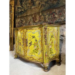 18th Century Venetian Buffet In Painted Wood With Bird Decor 