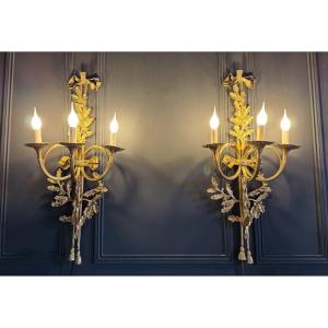 Pair Of Louis XVI Style Gilt Bronze Wall Lights With Hunting Horn Decor 