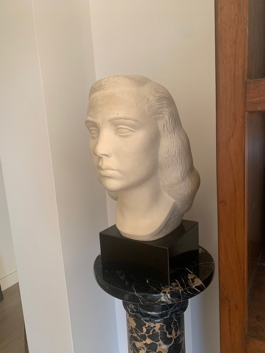 Stone Bust Of Lourdes Aspuru By Robert Bros-photo-2