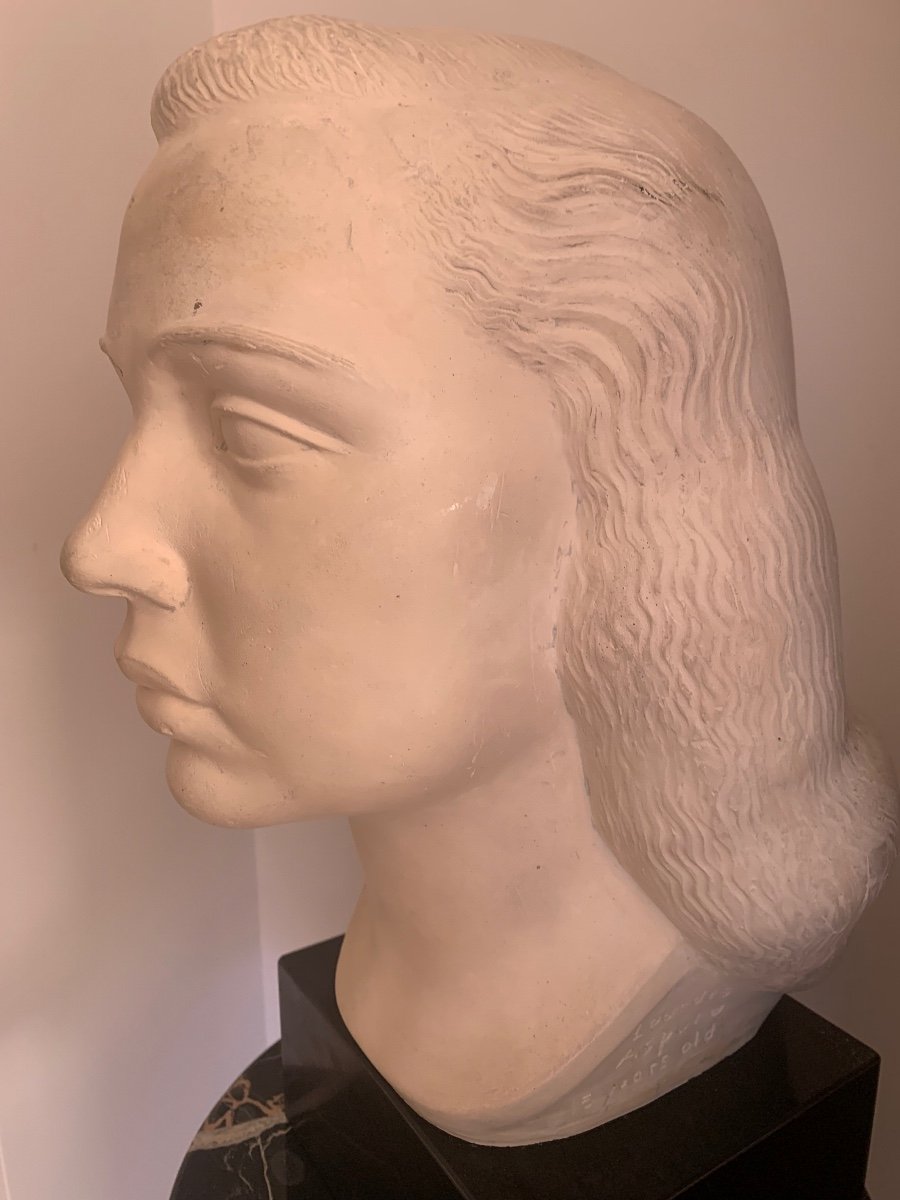 Stone Bust Of Lourdes Aspuru By Robert Bros