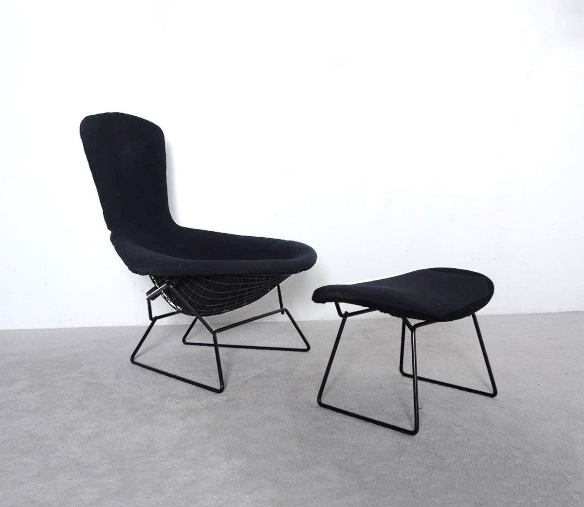 “bird Chair” Harry Bertoia For Knoll International Dating From The 70s.