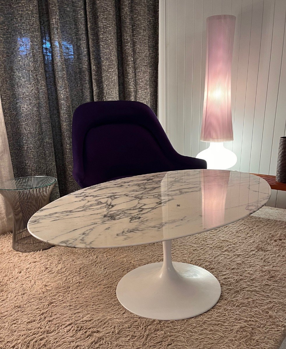 Table basse ovale de Eero Saarinen pour Knoll international  Datant des années 70.