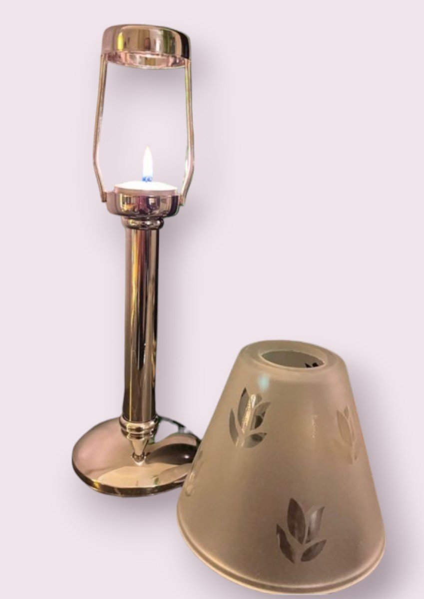 Paire De Lampe En Métal Argenté Avec Leurs Abats-jour En Verre Moulé -photo-3