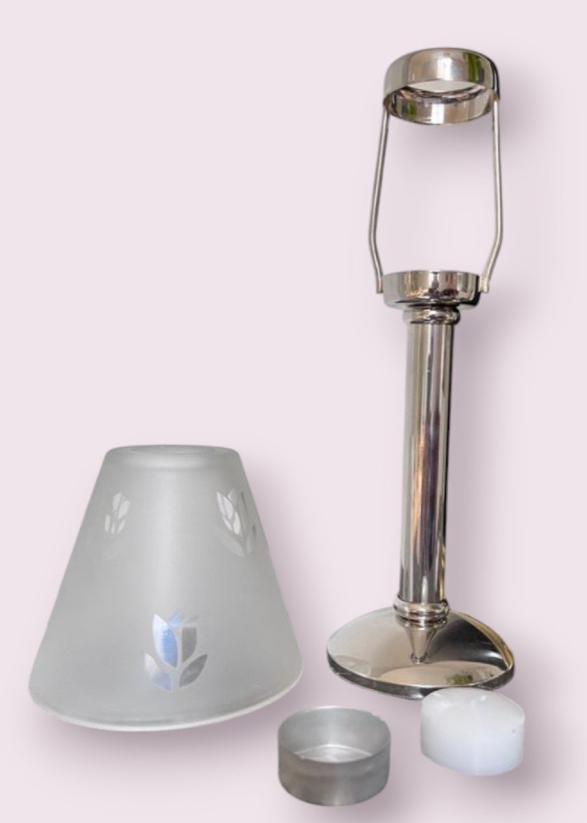 Paire De Lampe En Métal Argenté Avec Leurs Abats-jour En Verre Moulé -photo-4