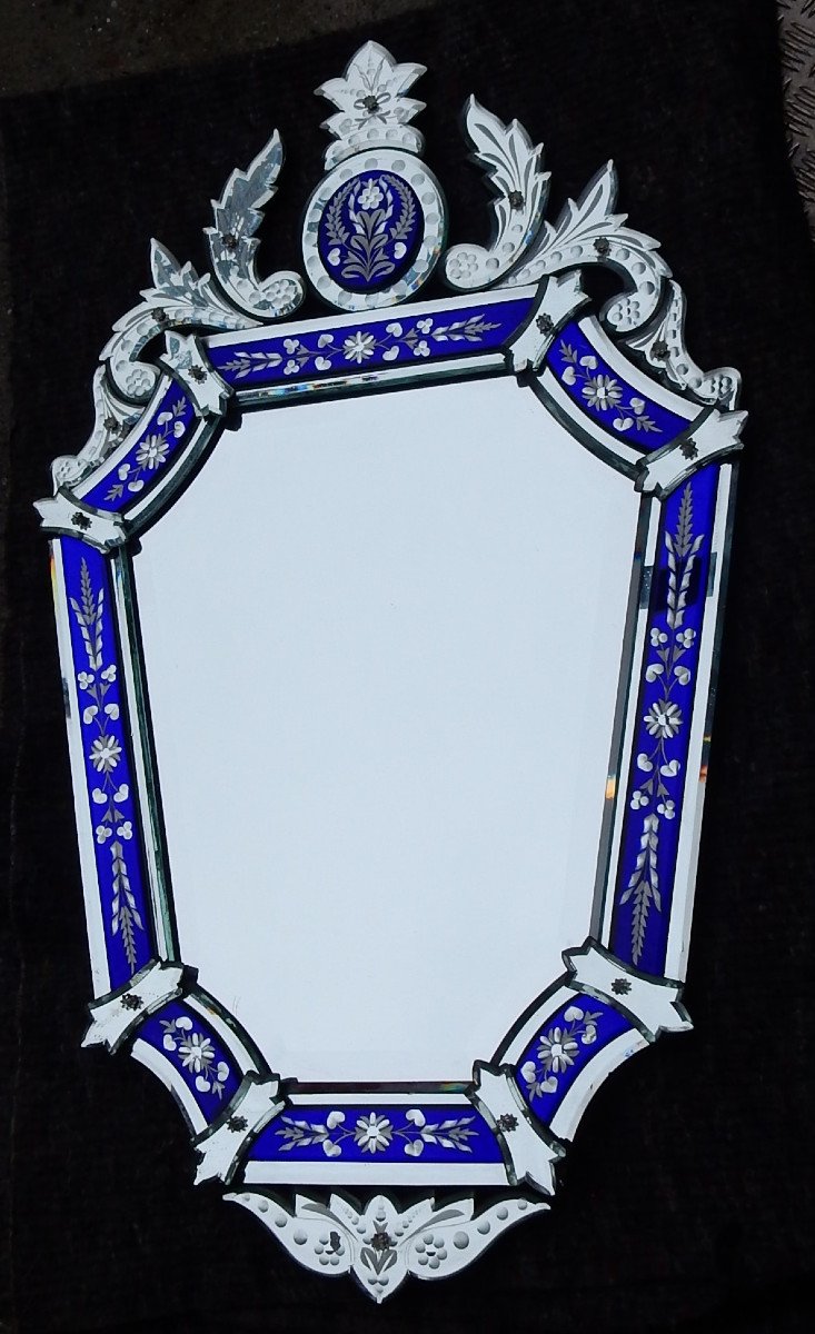 1950’/70 Miroir Venise Octogonal à Fronton Avec Cadre En Verre Bleu Ornées De Fleurs