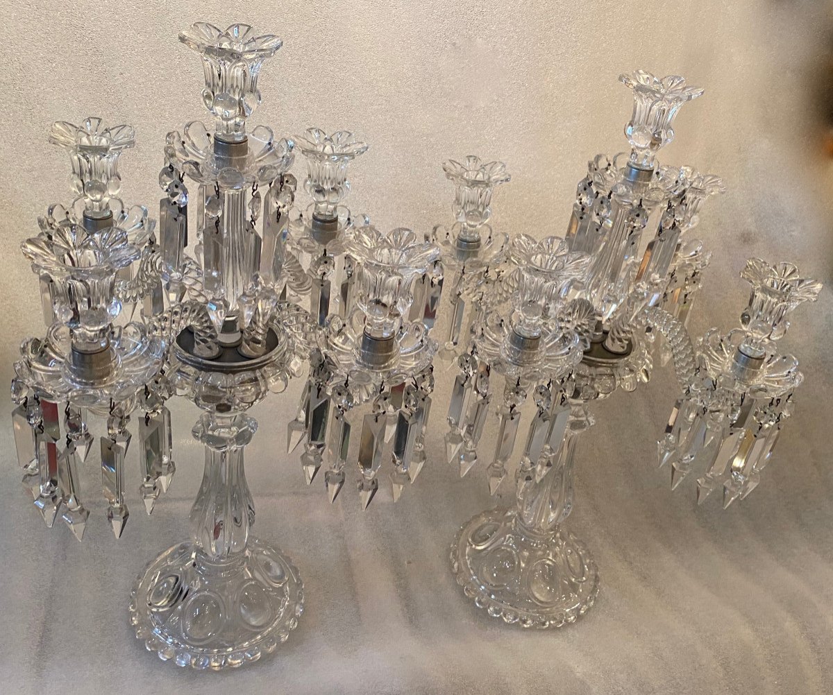 1950′ Paire De Chandeliers 4 Branches Socles Perlés Et Signés En Relief Baccarat H 55 Cm-photo-4