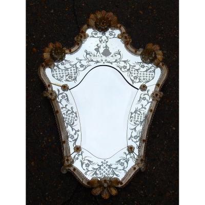 1950/70 Romantic Murano Mirror With Mr And Mrs Gold Paillons, H 87 X 59 Cm