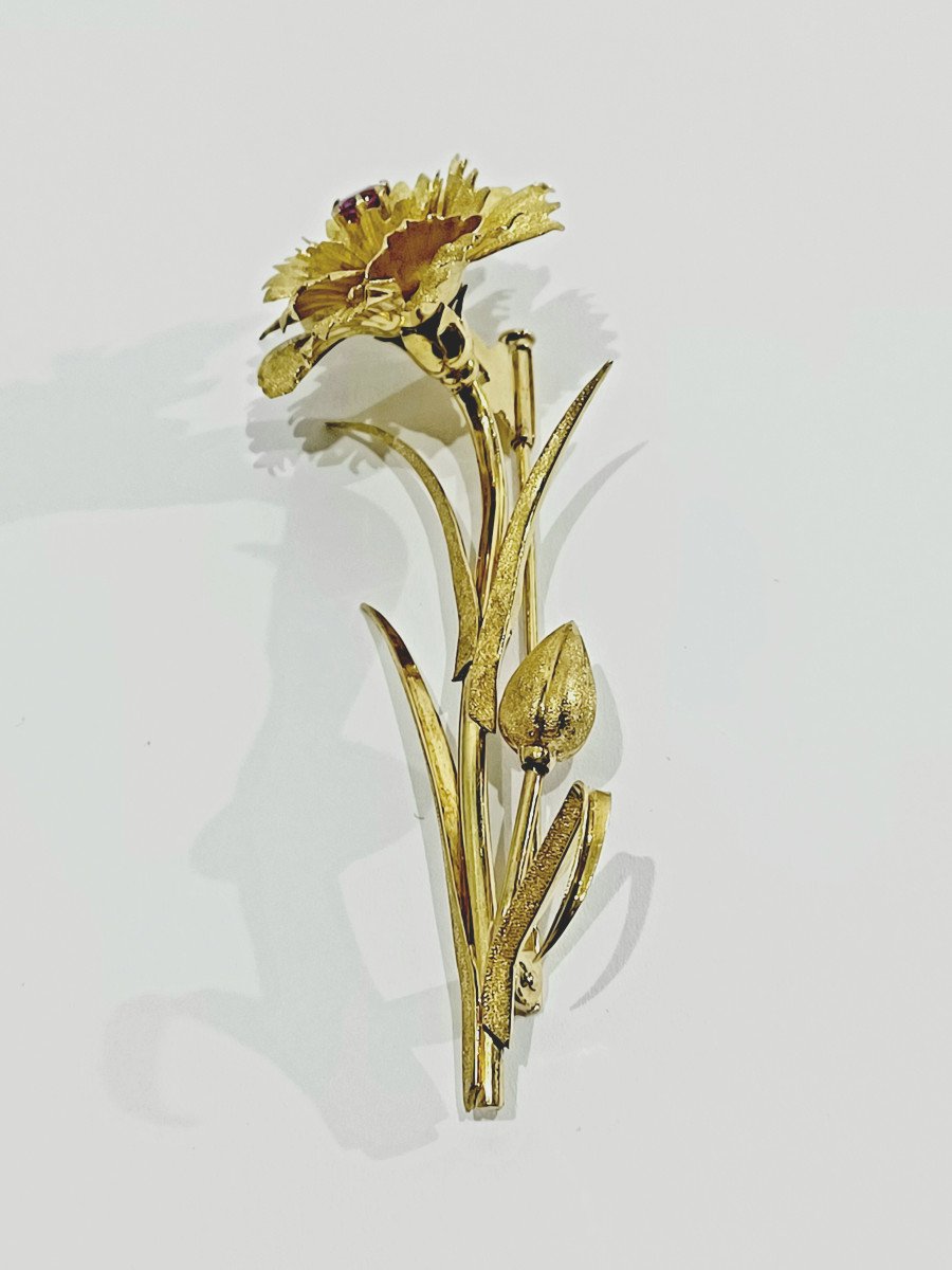 Flower Brooch In Gold And Pink Sapphire-photo-3