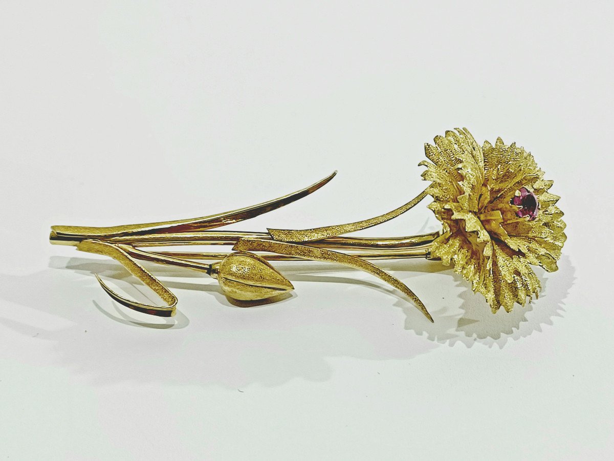 Flower Brooch In Gold And Pink Sapphire-photo-4