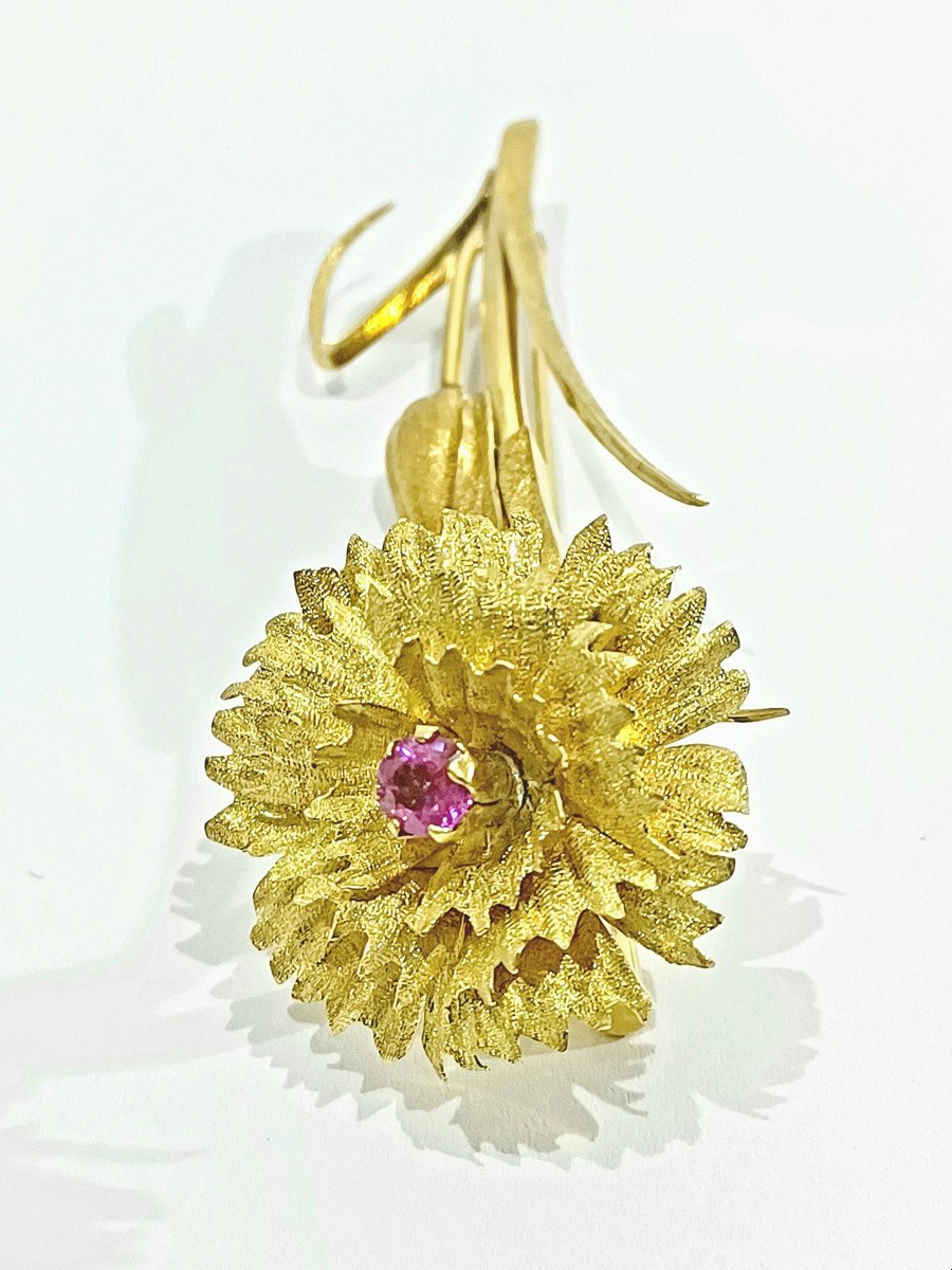 Flower Brooch In Gold And Pink Sapphire-photo-2