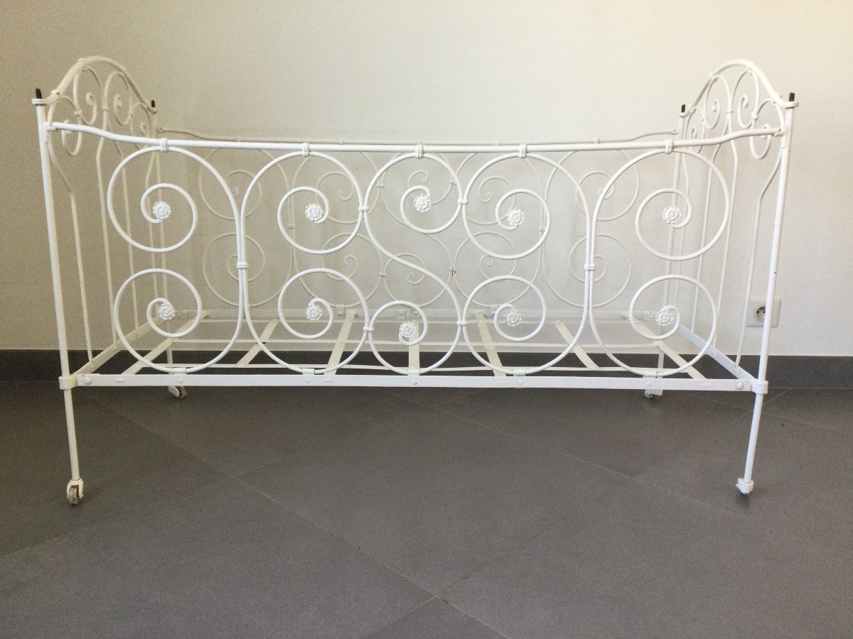 White Wrought Iron Folding Bed-photo-5