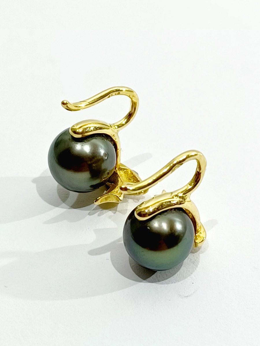 Pair Of Gold Earrings And Thai Pearls-photo-6