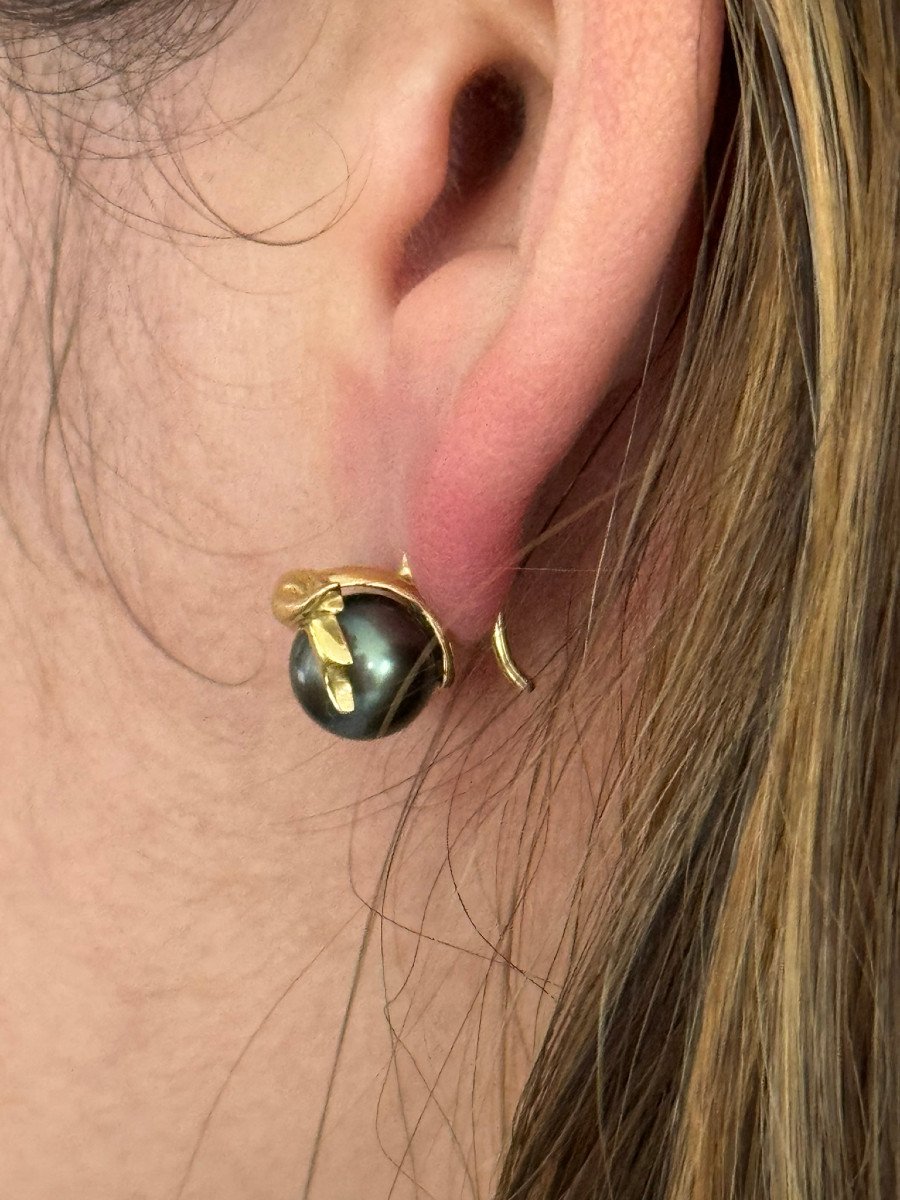 Pair Of Gold Earrings And Thai Pearls-photo-8