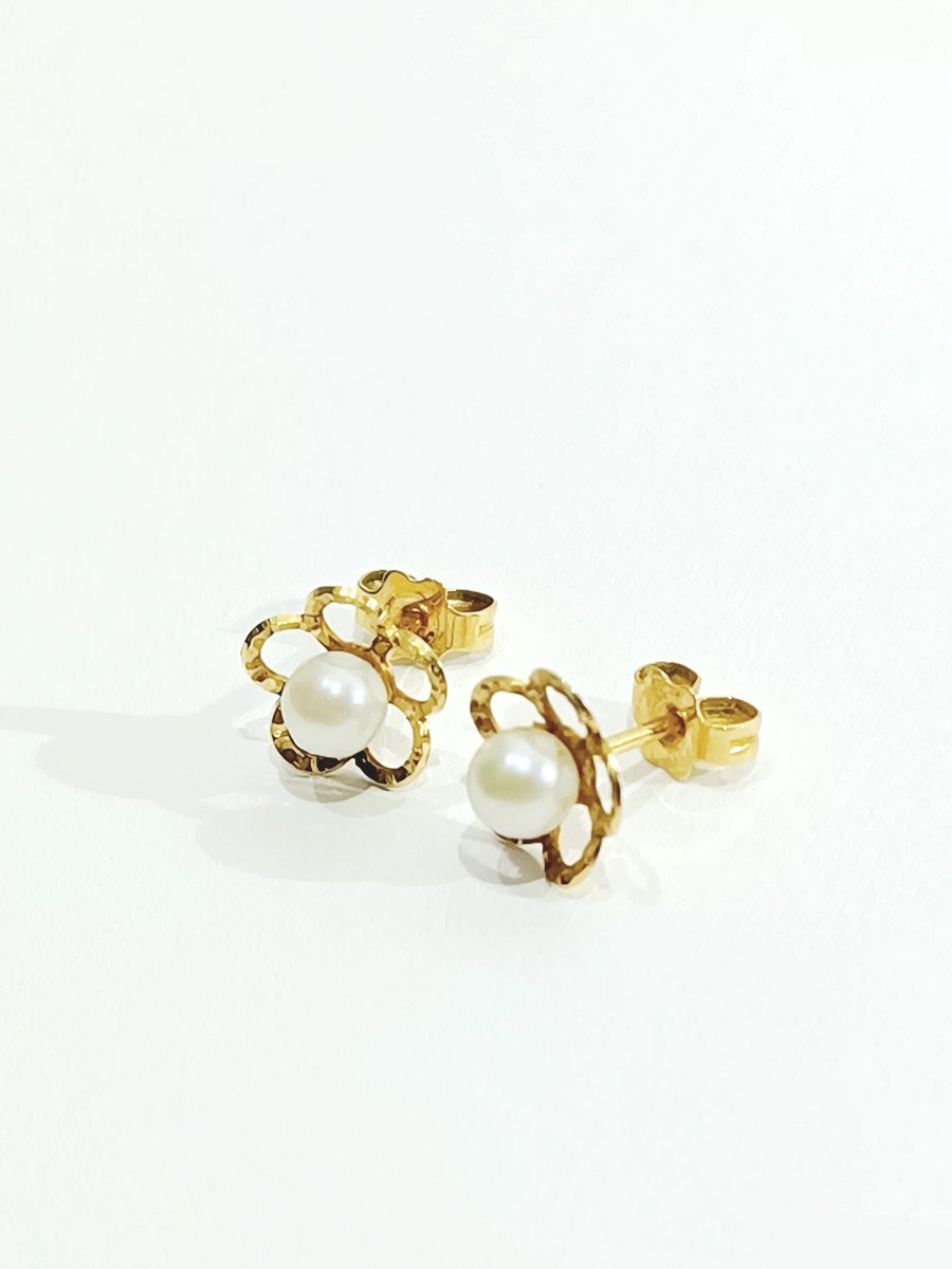 Pair Of Gold And Pearl Earrings -photo-2