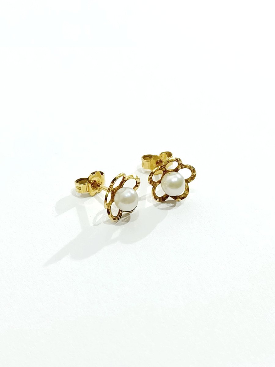 Pair Of Gold And Pearl Earrings -photo-3