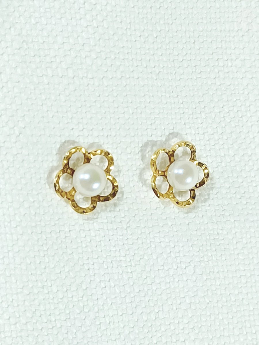 Pair Of Gold And Pearl Earrings -photo-4