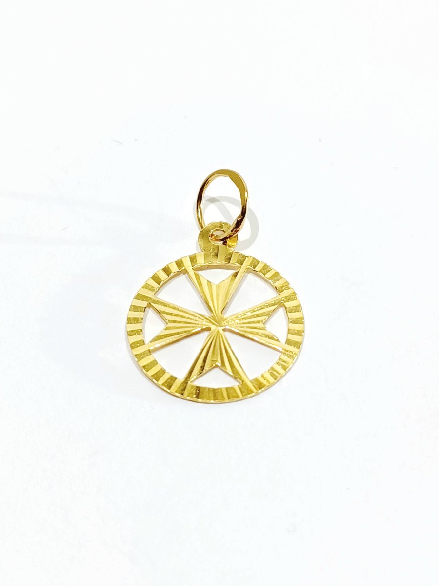 Yellow Gold Maltese Cross Pendant -photo-3