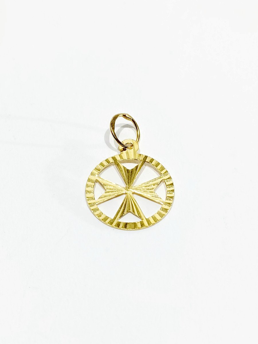 Yellow Gold Maltese Cross Pendant 