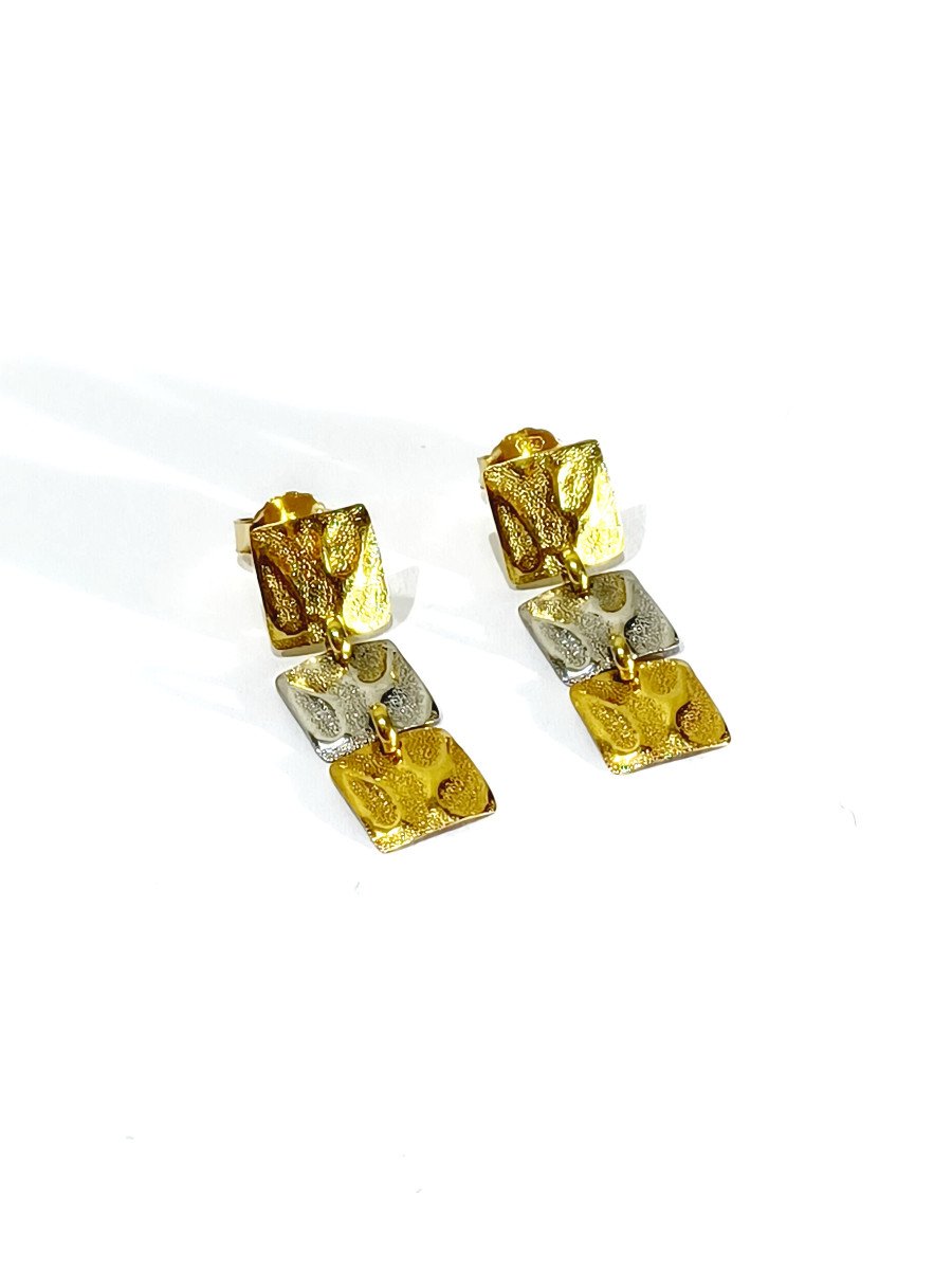 Pair Of 2 Gold Earrings	