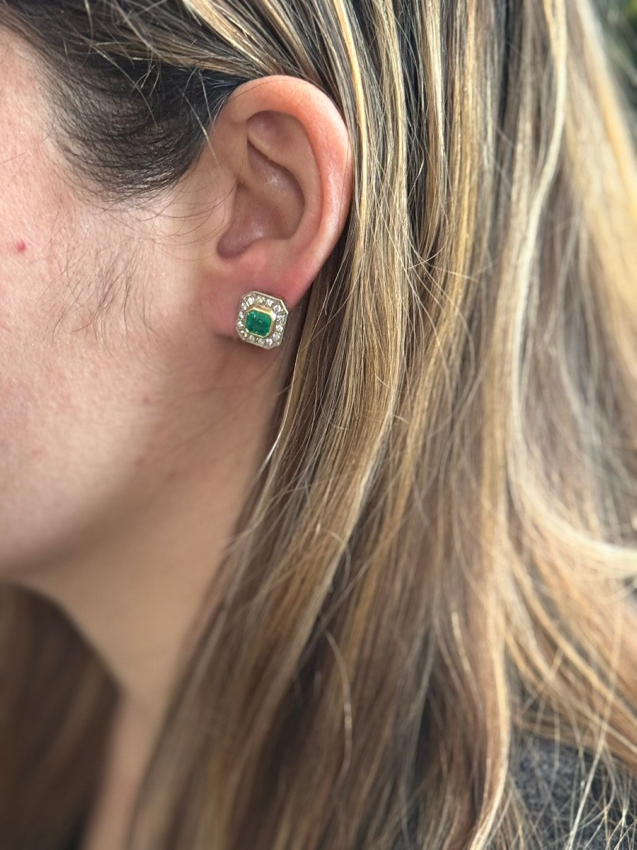 Pair Of Diamond And Emerald Earrings-photo-7