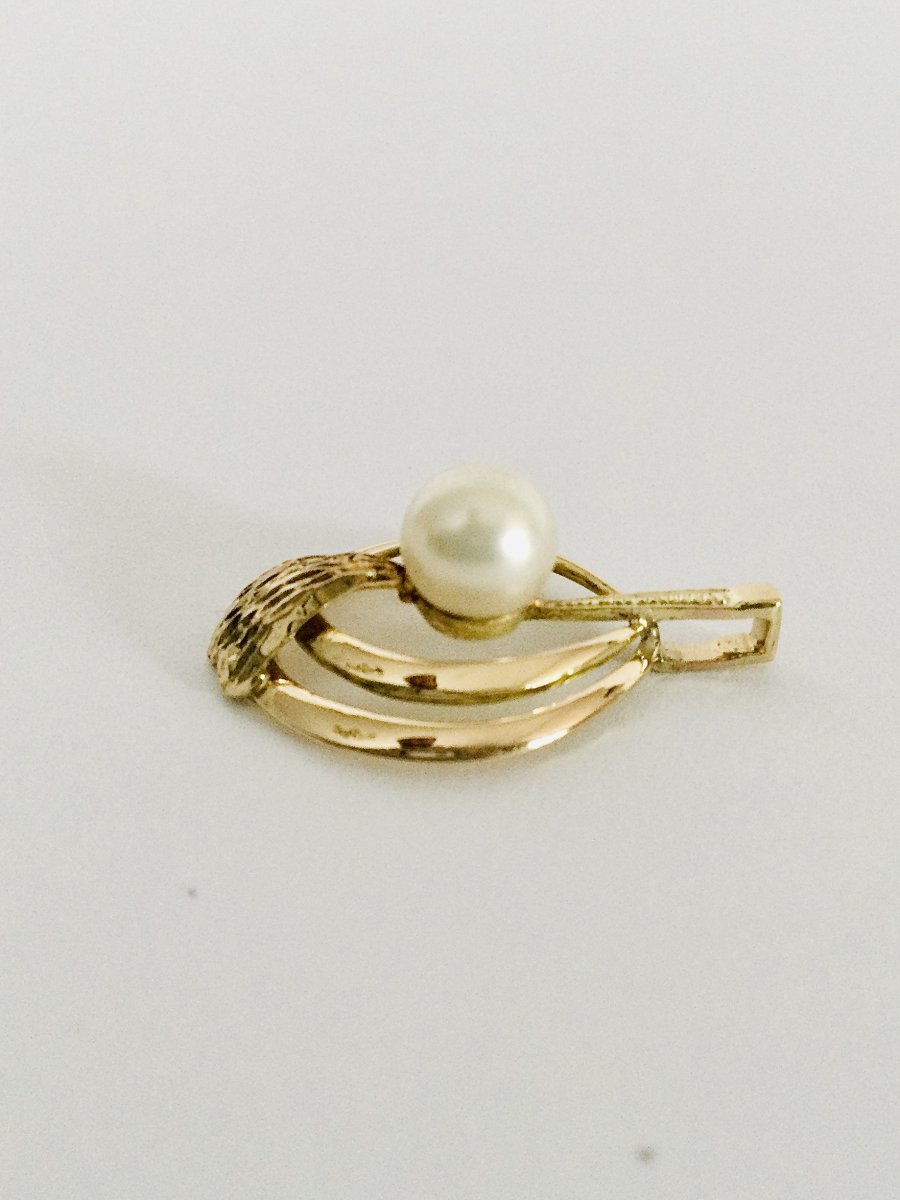 Gold And Pearl Pendant-photo-2