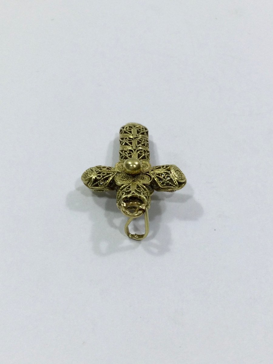 Filigree Cross In Yellow Gold-photo-1